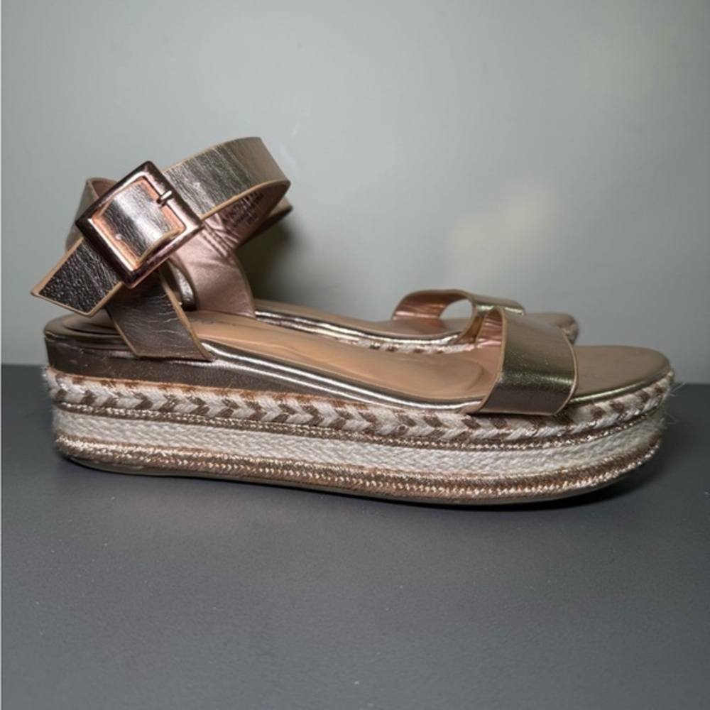 Woman’s Bamboo Infinity Platform Strappy Sandals